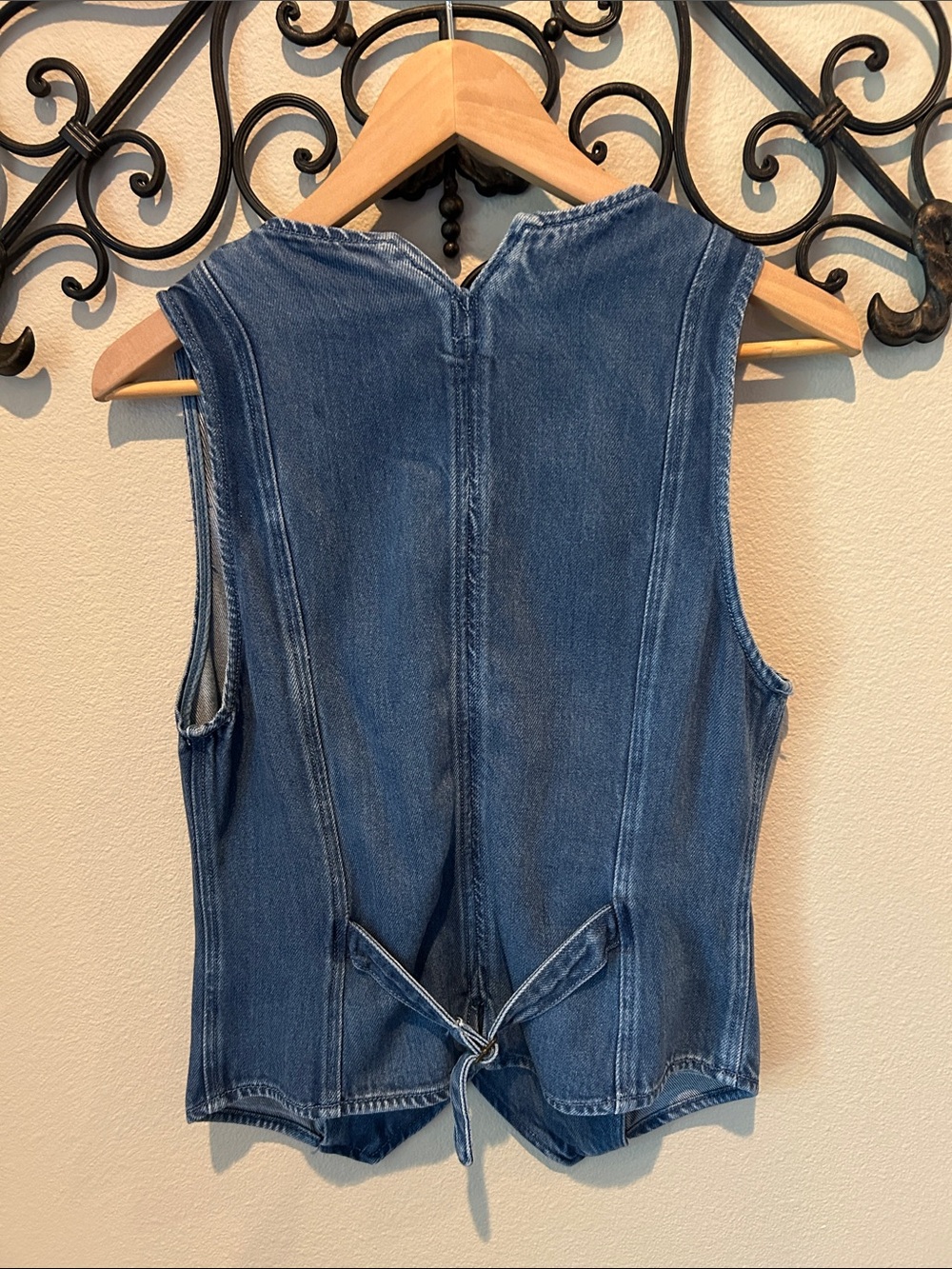 YFB DENIM VEST SIZE MEDIUM YOUNG FABULOUS AND BROKE - Picture 4 of 4